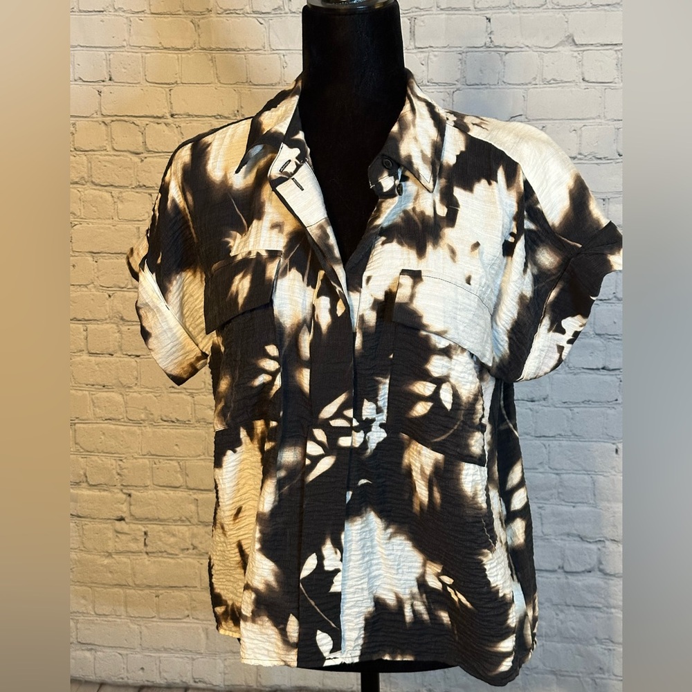 SVVW Short Sleeve Collar and Placket Shirt Size Large